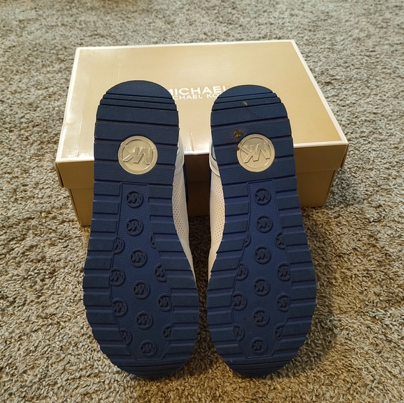 Michael Kors Billie Trainer - Picture 6 of 13